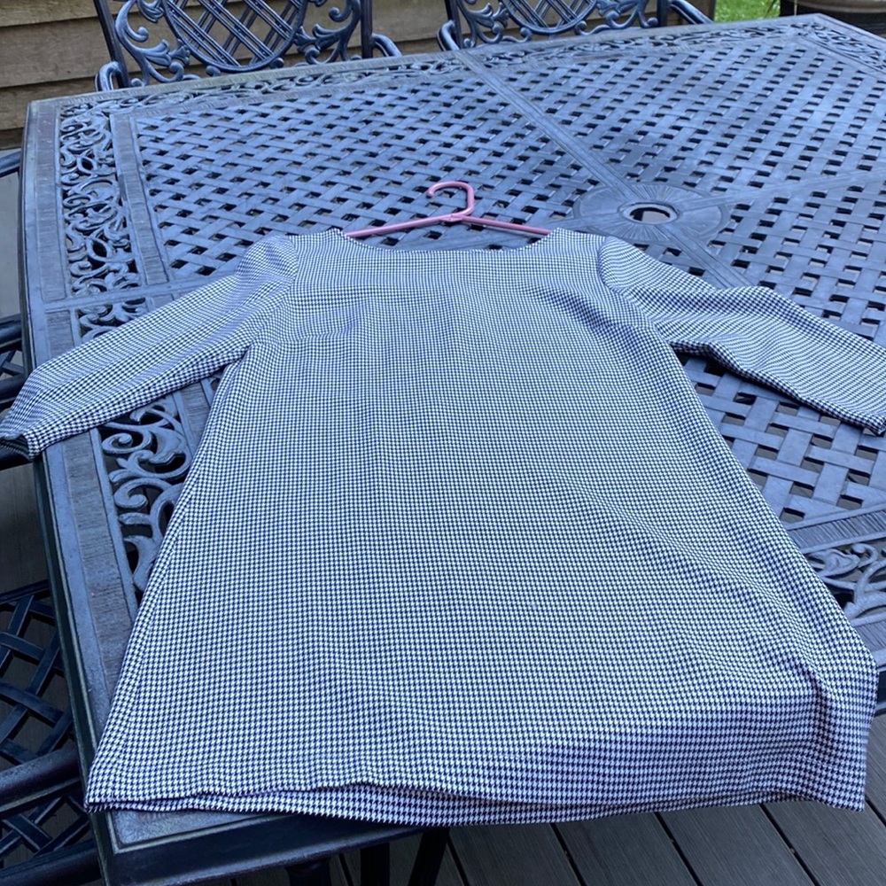 Women’s dress black/white medium could be worn as a mini dress or over leggings